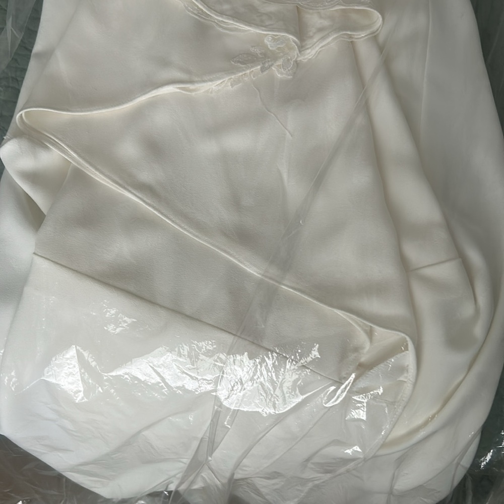 Gorgeous Stella York Wedding Gown - Picture 16 of 16